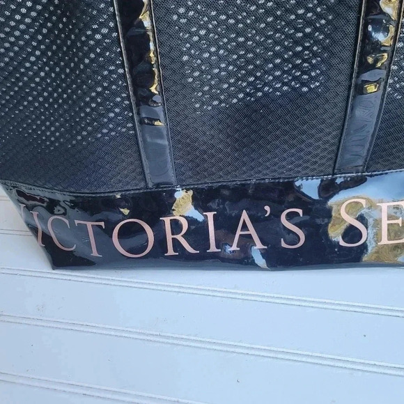 VICTORIA’S SECRET Spellout Mesh Weekender Tote Bag Summer Black Full Zip Close L - Picture 6 of 12